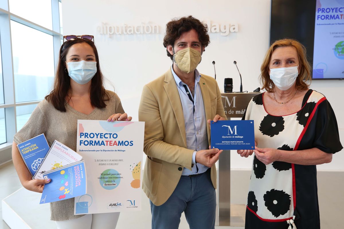 El diputado provincial de este área junto con responsables de los colectivos.