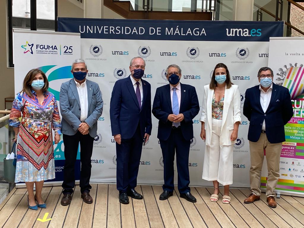 La presentación ha tenido lugar en el Rectorado de la UMA con la presencia de la alcaldesa, entre otras autoridades.