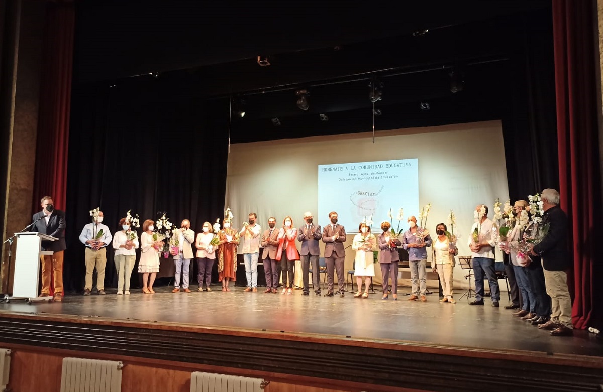El Ayuntamiento dedicó un homenaje a los docentes rondeños.
