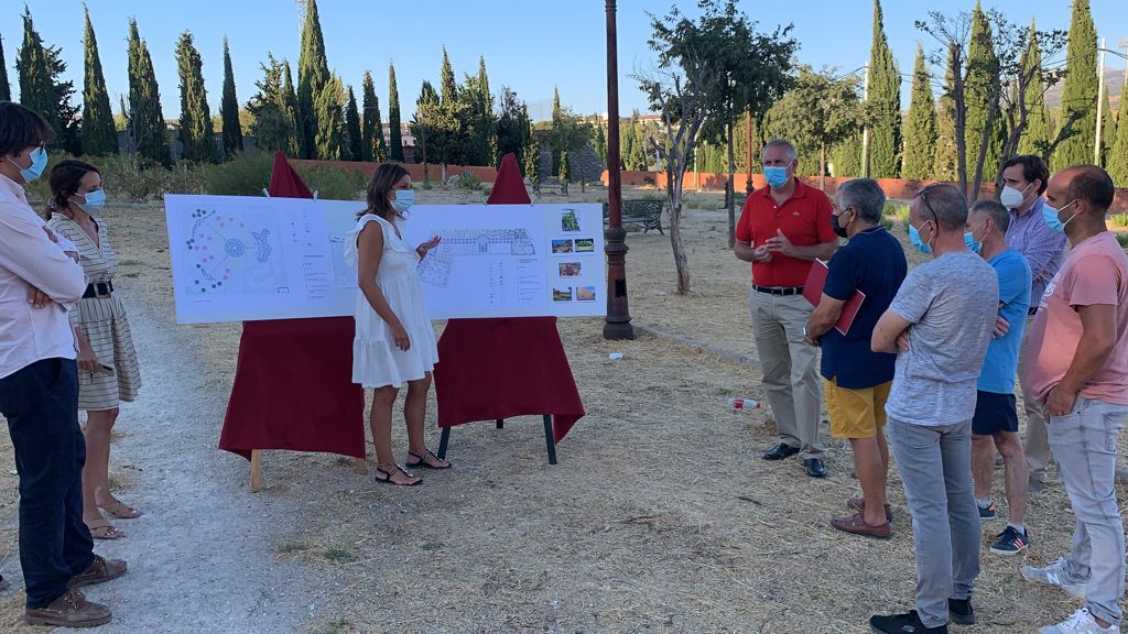 La alcaldesa ha explicado a los vecinos de la zona las inversiones.