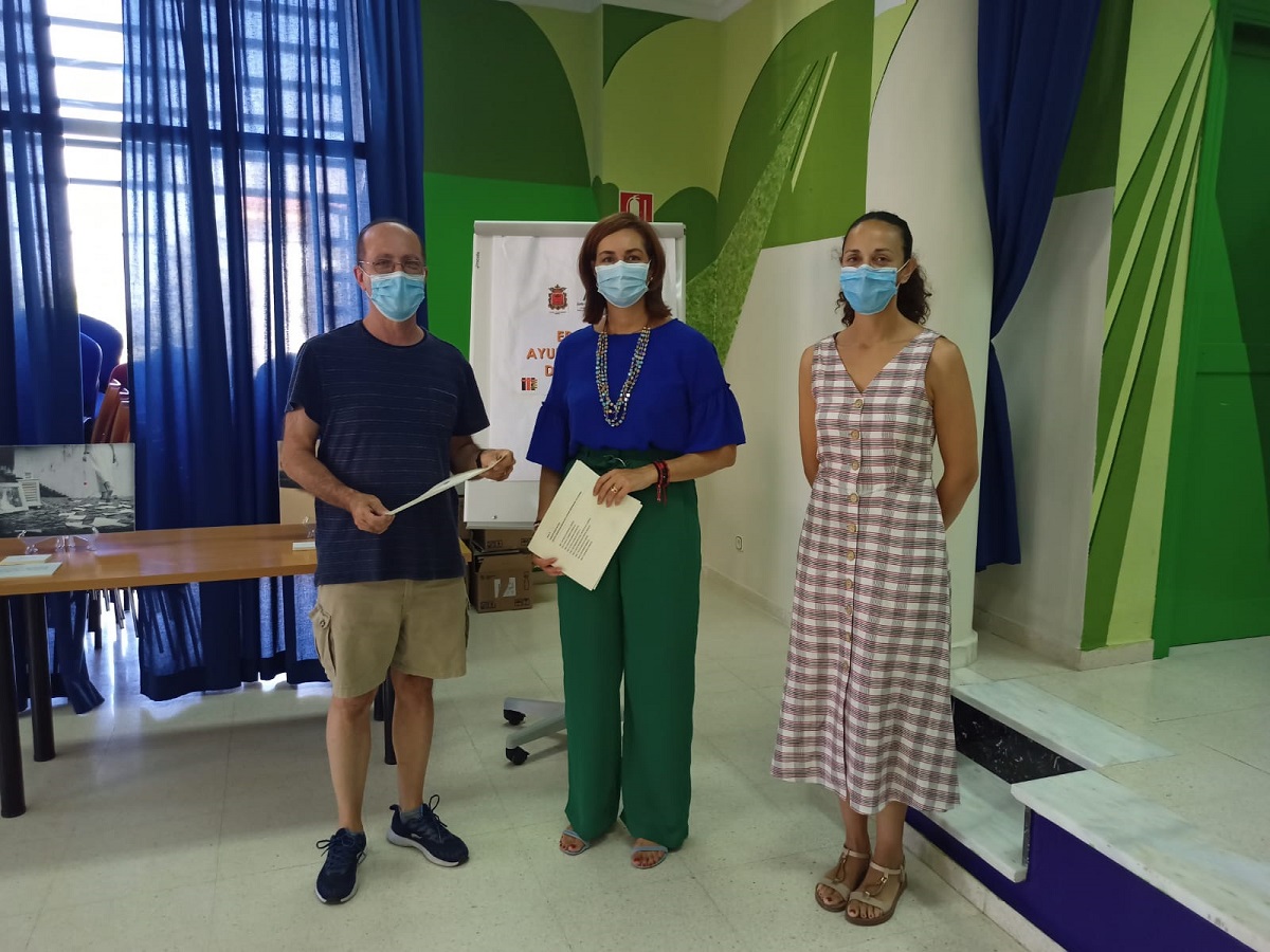 La delegada de Bienestar Social ha entregado los diplomas.