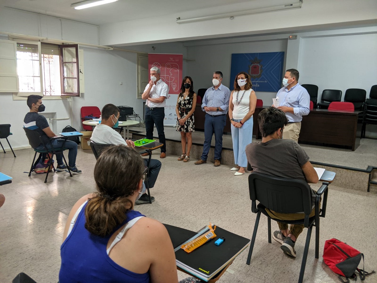 En el curso, que ha comenzado hoy, participan 15 alumnos de la comarca.
