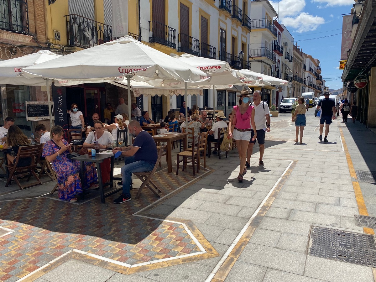 Bares y restaurantes situados en la calle de Los Remedios.