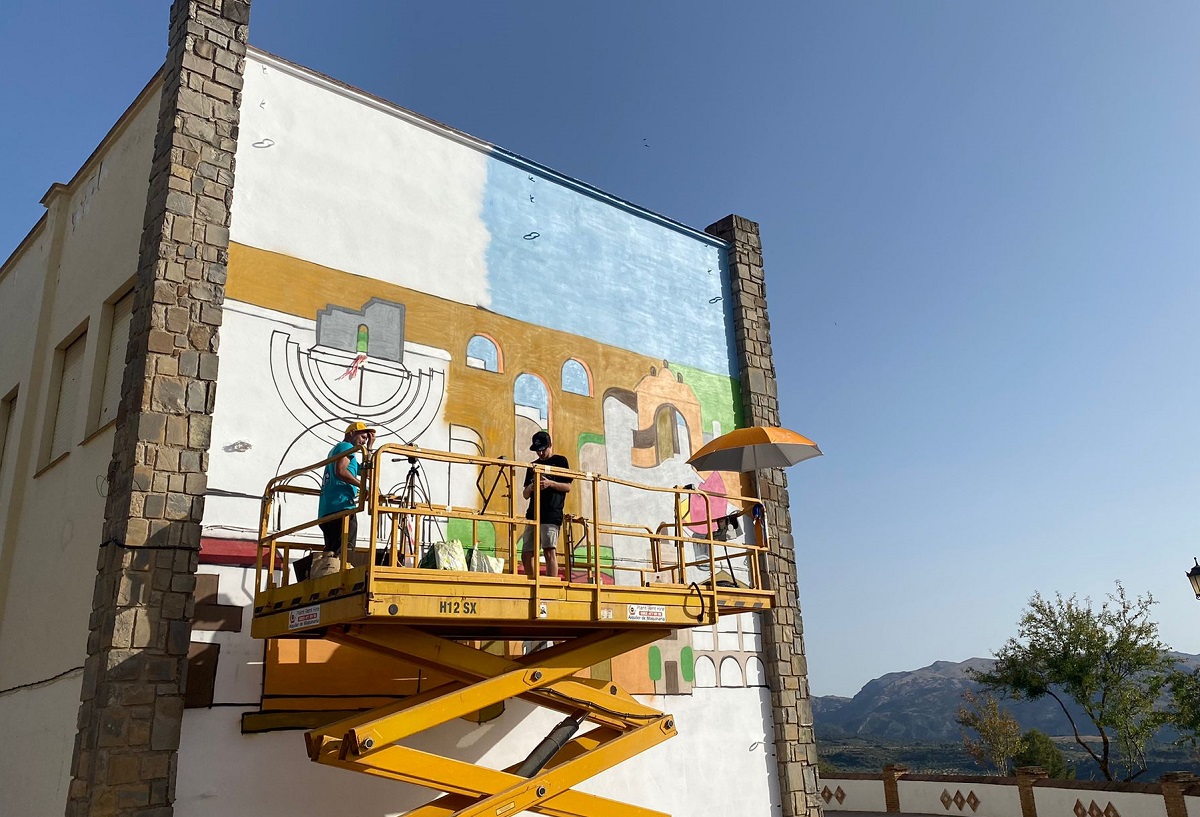 Los trabajos de pintura del nuevo mural se están realizando durante este fin de semana.