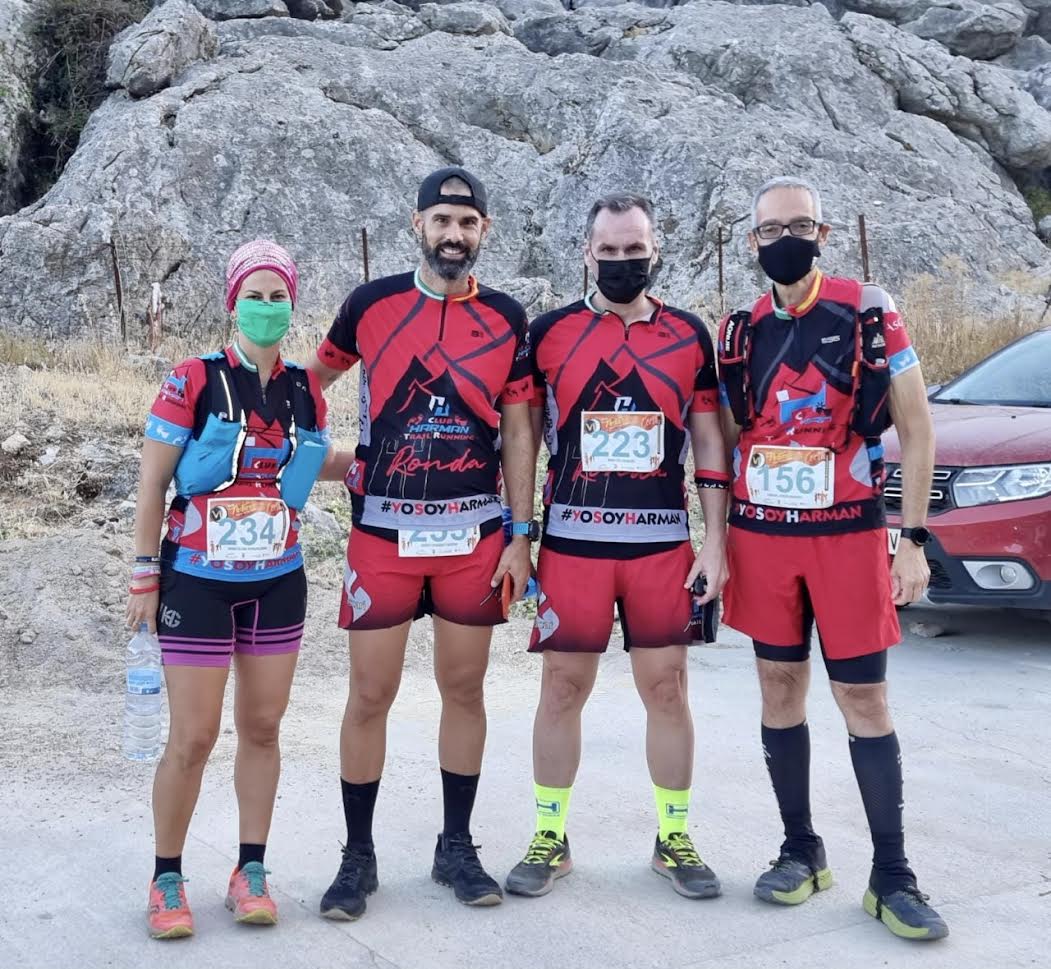 La corredora rondeña, a la izquierda del grupo, ha quedado tercera en la prueba.