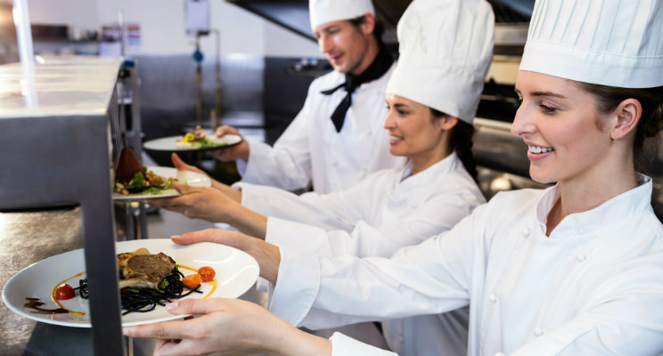 En este curso de cocina creativa participan 15 personas, mayoritariamene mujeres.