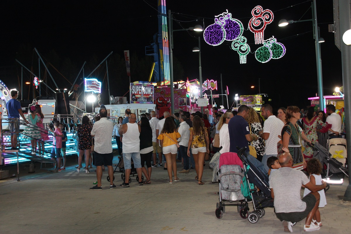 Aunque no habrá Feria tampoco este año sí habrá cacharritos par los pequeños en el Real.