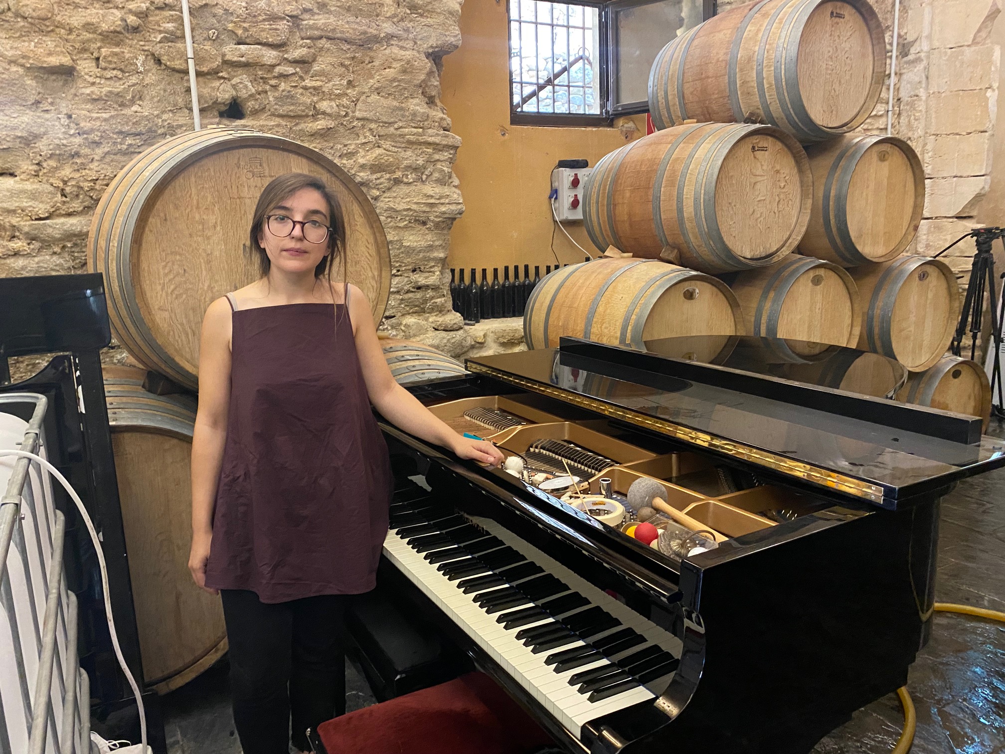 La pianista en la bodega rondeña en un descanso de la grabación del disco.