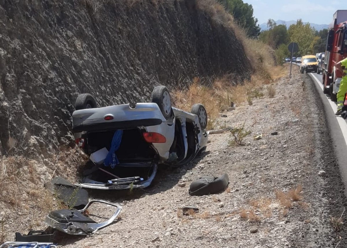 Un hombre de avanzada edad resulta herido tras volcar su coche en la Carretera A-367 Ronda Campillos