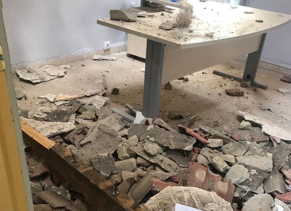 Se desploma parte del techo de la zona de oficinas del instituto Rodríguez Delgado