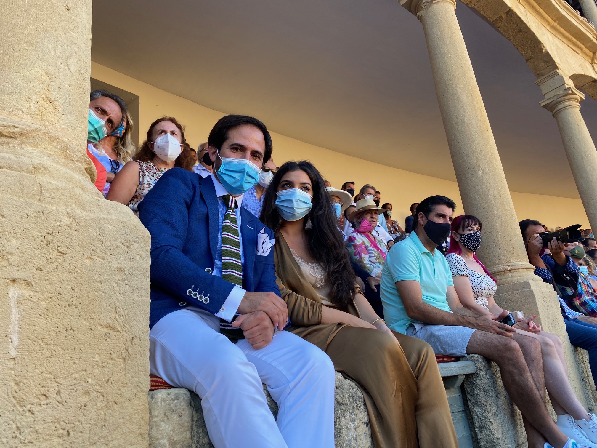 Numerosos rondeños acudieron a la plaza de toros para disfrutar de los Rejones y de la Goyesca.
