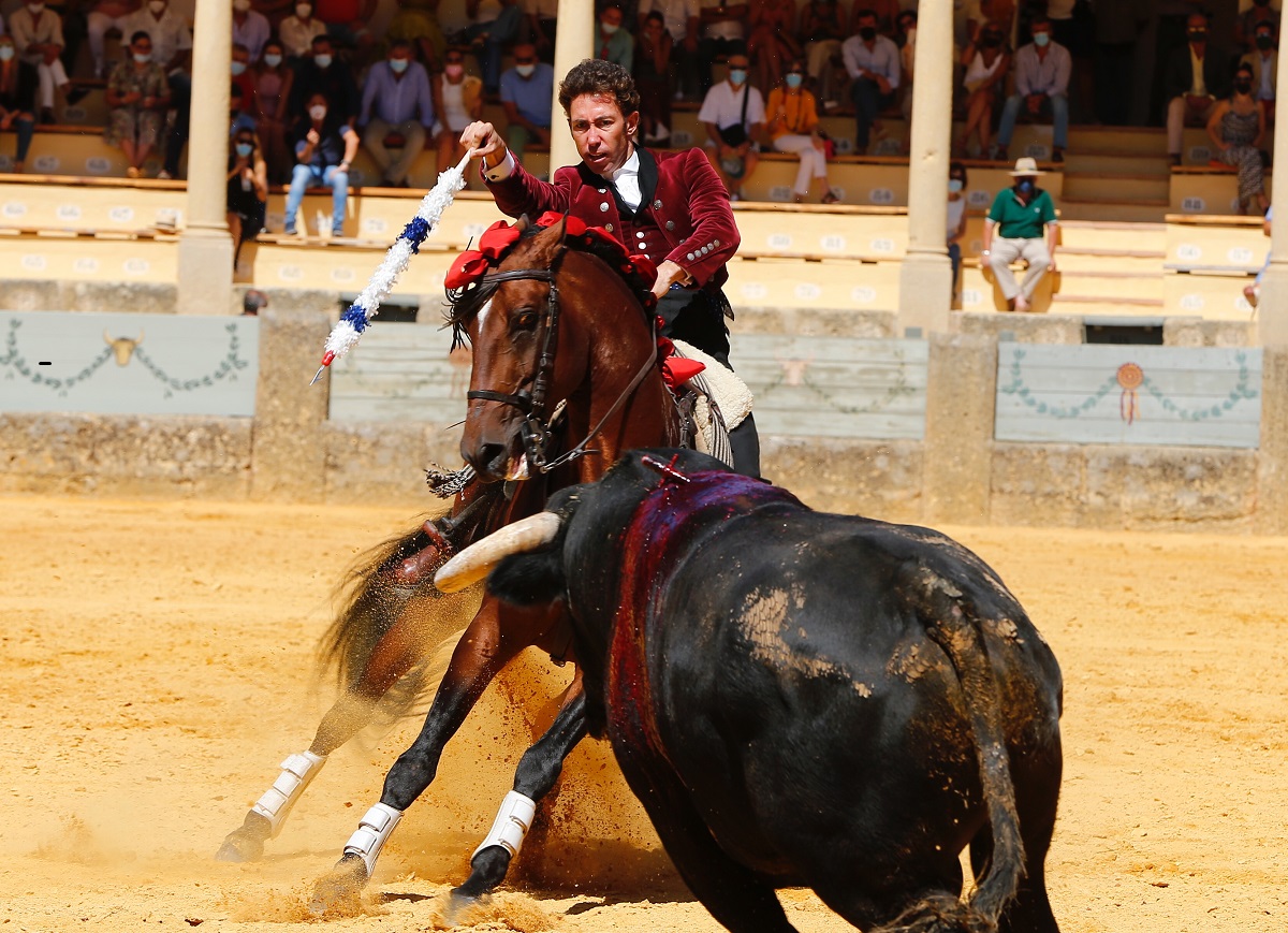 Los tres rejoneadores han ofrecido una buena mañana de toros en la plaza de toros de Ronda.