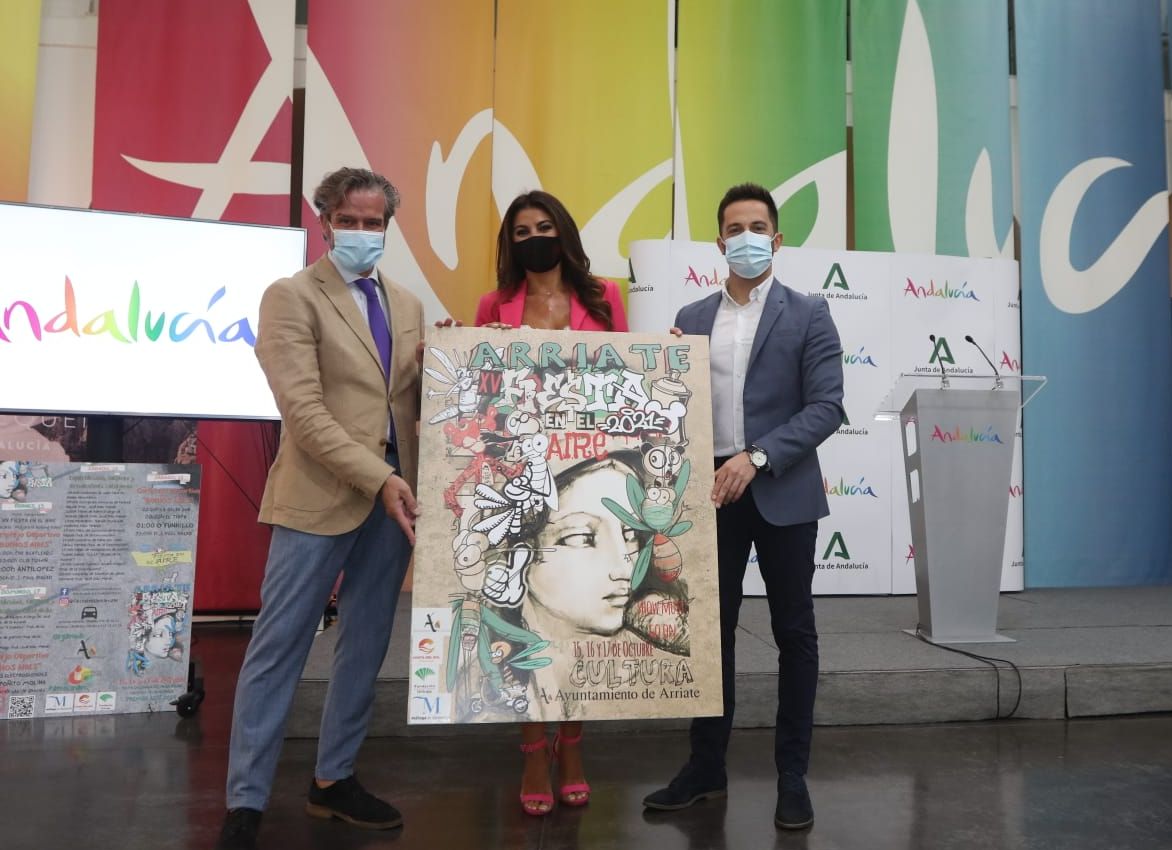 El diputado de Cultura, junto a la delegada territorial de Turismo y el alcalde de Arriate en la presentación del evento.