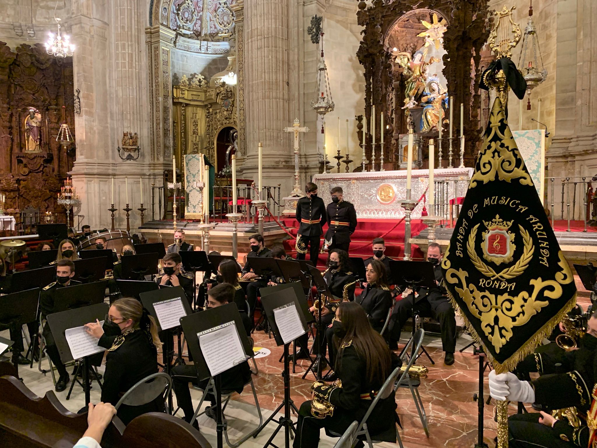 La Banda de Música Arunda ofreció un concierto de marchas procesionales.