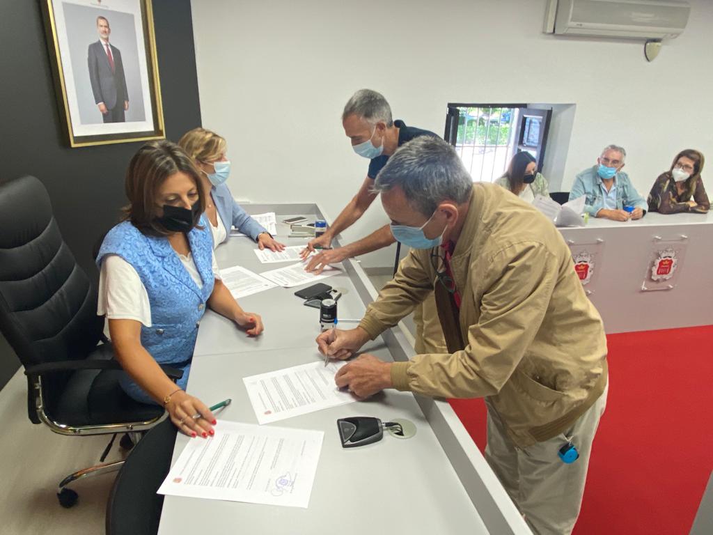 Esta mañana ha tenido lugar la firma de los convenios con las asociaciones.