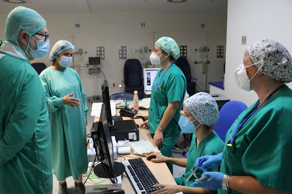 La viceconsejera de Salud ha recorrido las instalaciones sanitarias de la Serranía que han sido mejoradas.