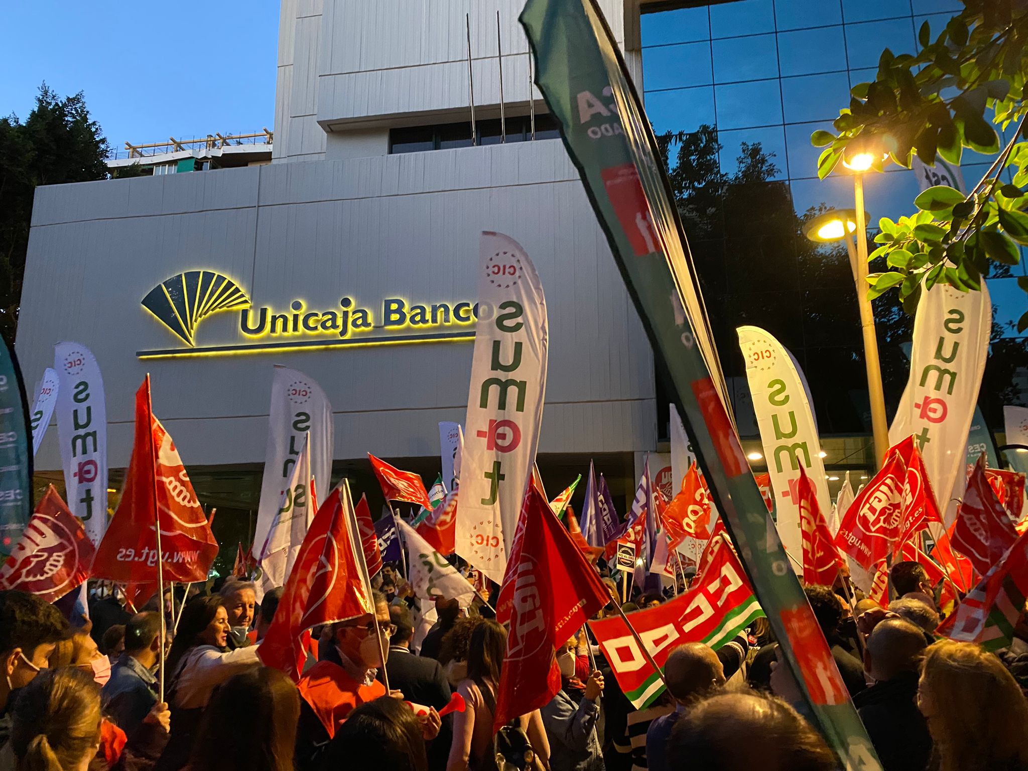 Unicaja Banco se cierra en banda y mantiene el despido de más de 1.500 trabajadores pese a las protestas