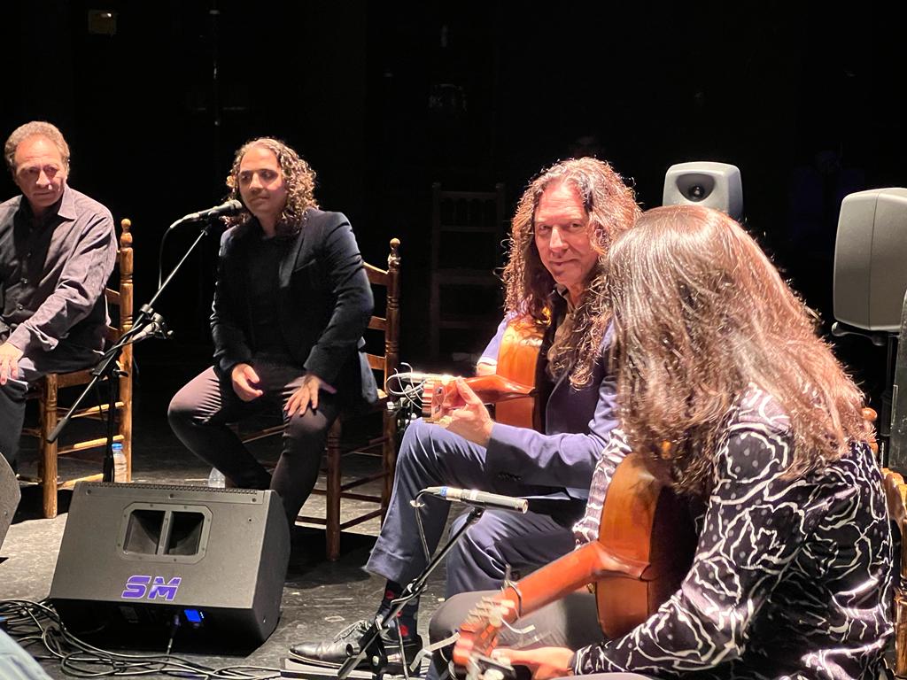 Tomatito trajo su arte y su guitarra al Teatro Municipal Vicente Espinel.