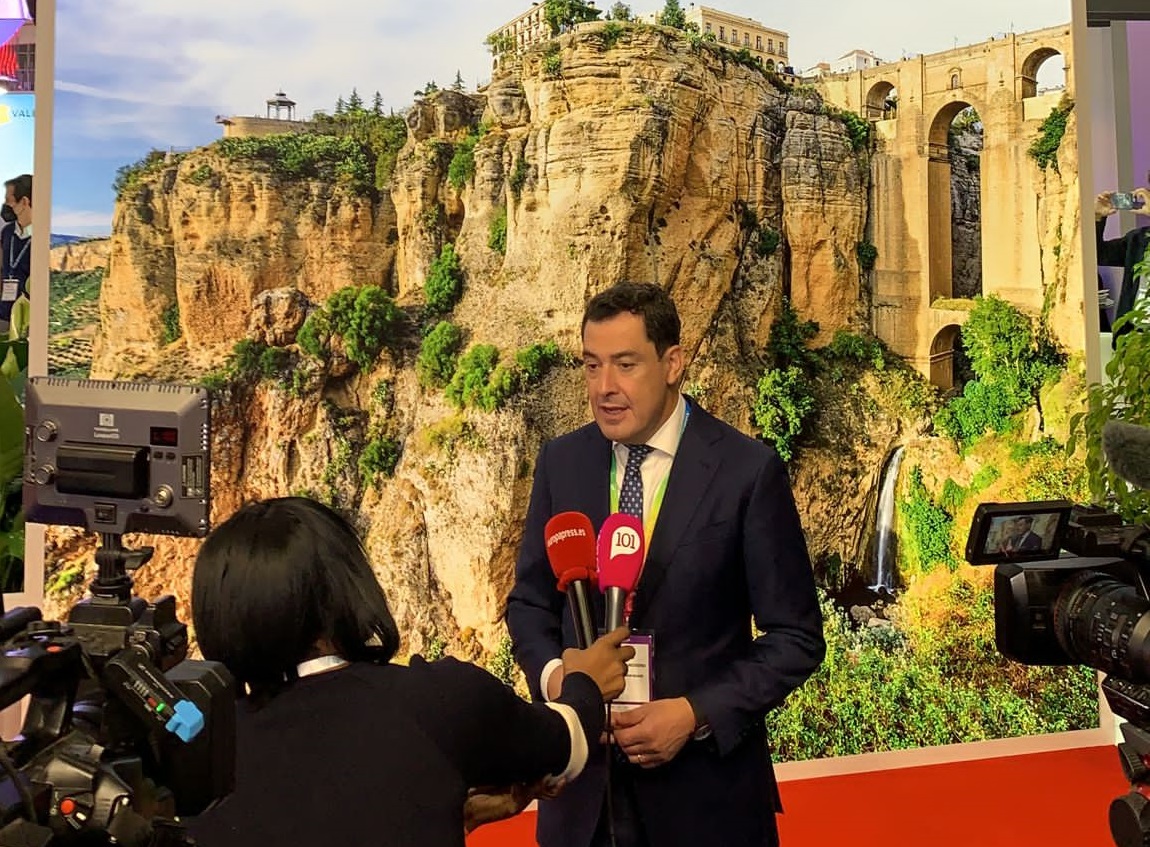Juanma Moreno destaca en Londres el potencial del turismo andaluz con el Tajo de Ronda como escenario