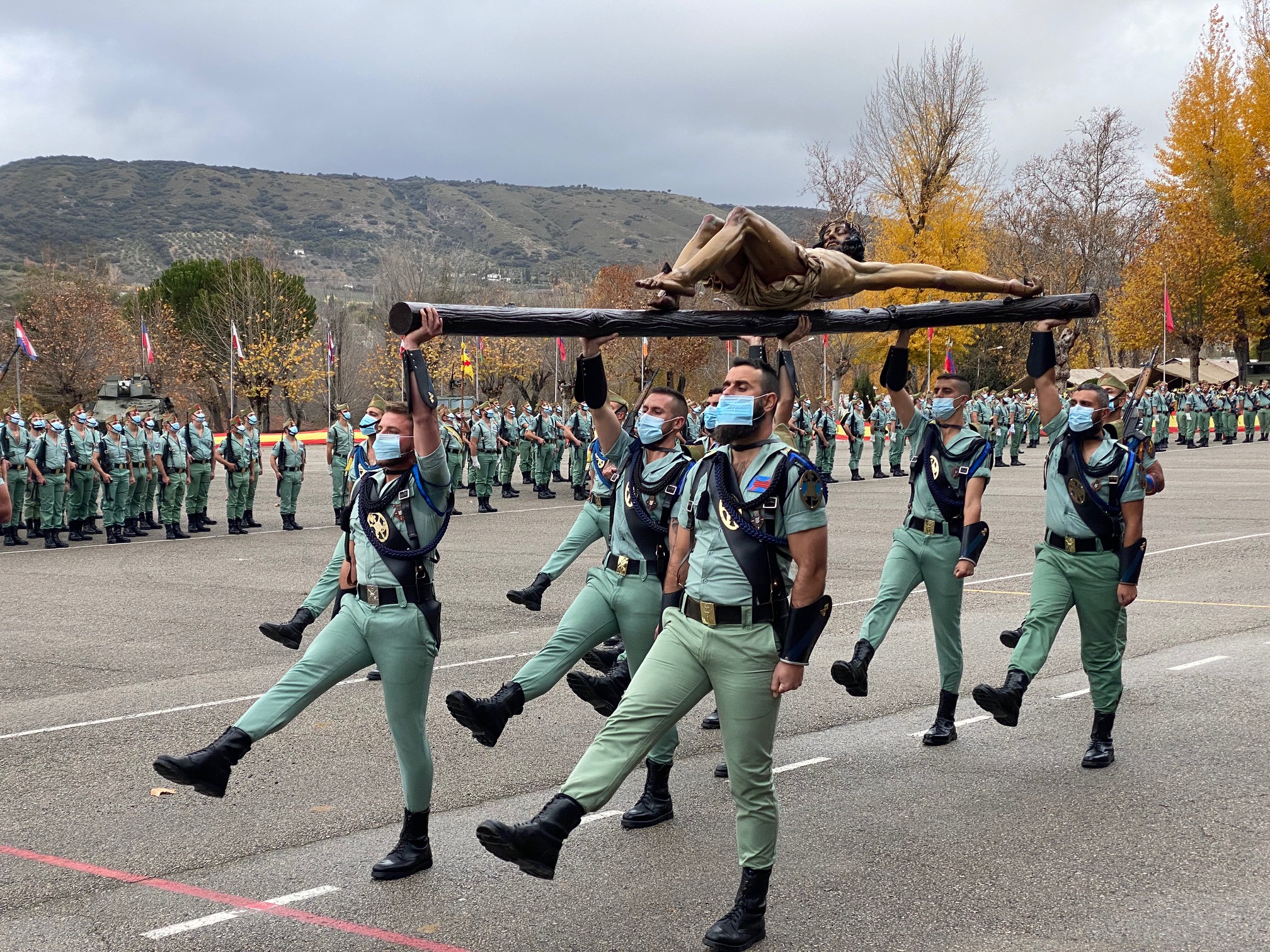 Momento de la entronización del Cristo de la Buena Muerte.