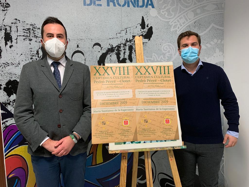 El concejal de Cultura junto al hermano mayor de La Columna.