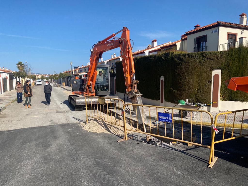 Los trabajos para situar las nuevas redes de agua ya han comenzado.