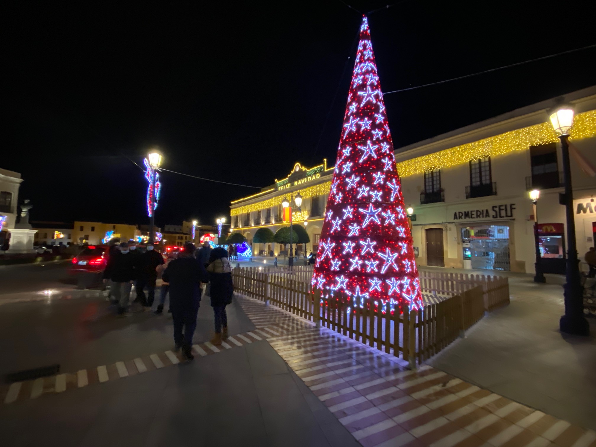 El Parador y la plaza de España han sido los escenarios elegidos para las campanadas.