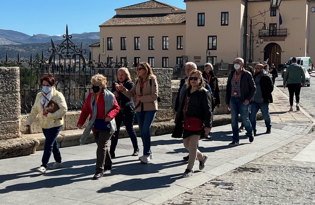 Numerosos turistas han recorrido hoy los monumentos rondeños.