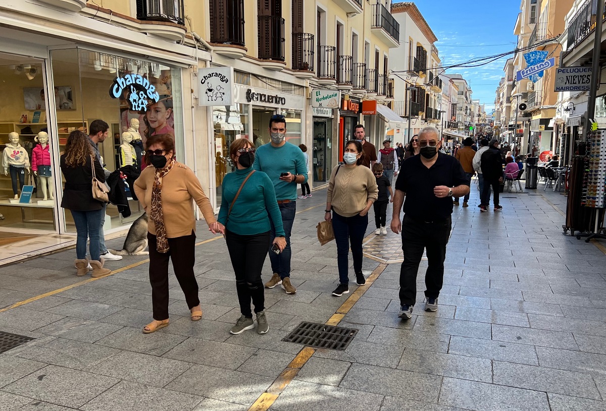 La actividad comercial sigue a medio gas en las calles centrales de Ronda.