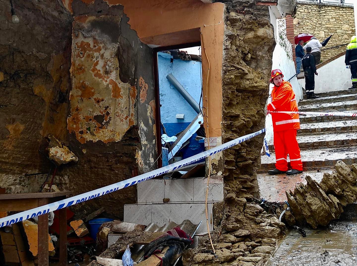 Imagen de una de las calles afectadas por la riada del martes. Foto Protección Civil.
