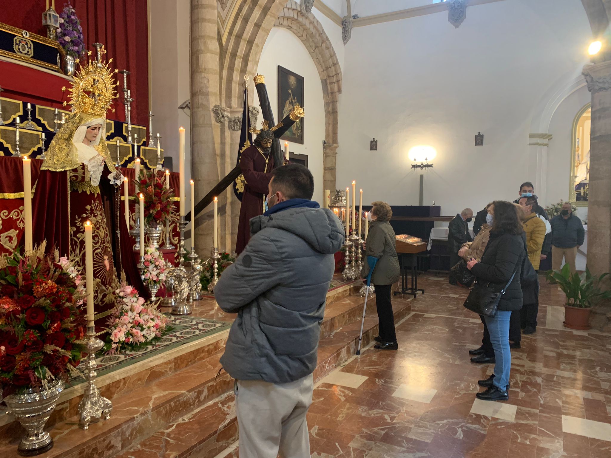 Lo fieles han rendido culto a los titulares de la Hermandad de Padre Jesús.