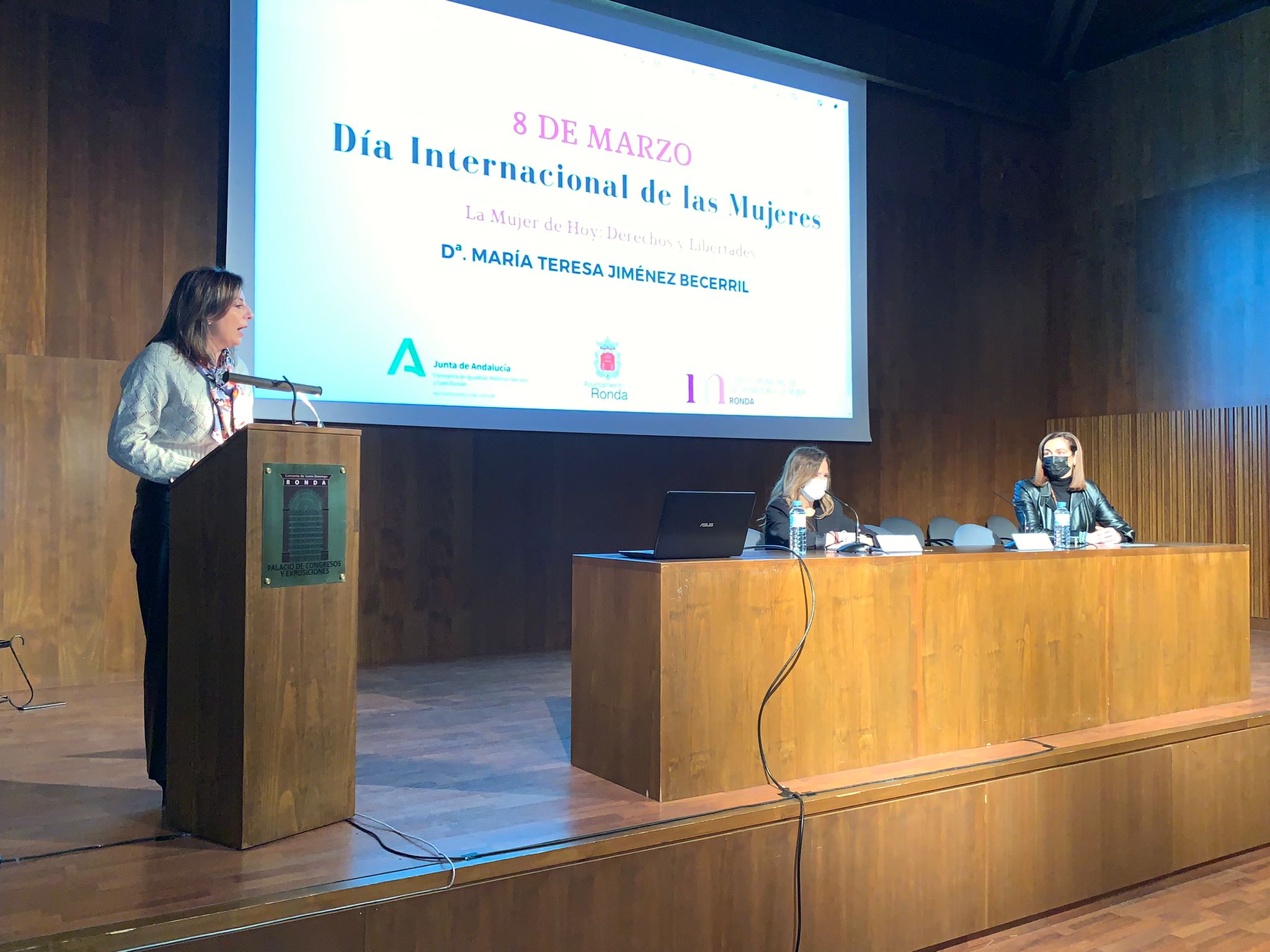 La conferencia se ha desarrollado en el Convento de Santo Domingo.