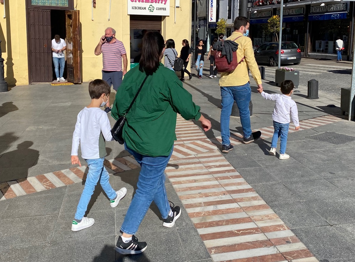 Aunque han subido los casos activos ha bajado la tasa de incidencia.