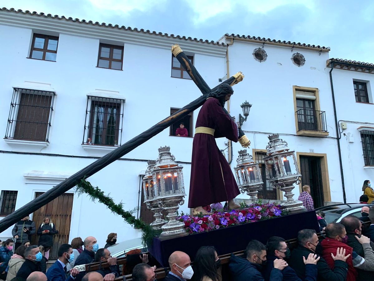 Un momento del traslado en la bariada de Padre Jesús.