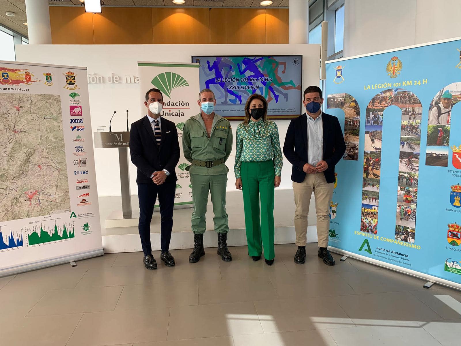 El coronel junto con la alcaldesa han asistido a la presentación de la prueba que se ha celebrado en Málaga.