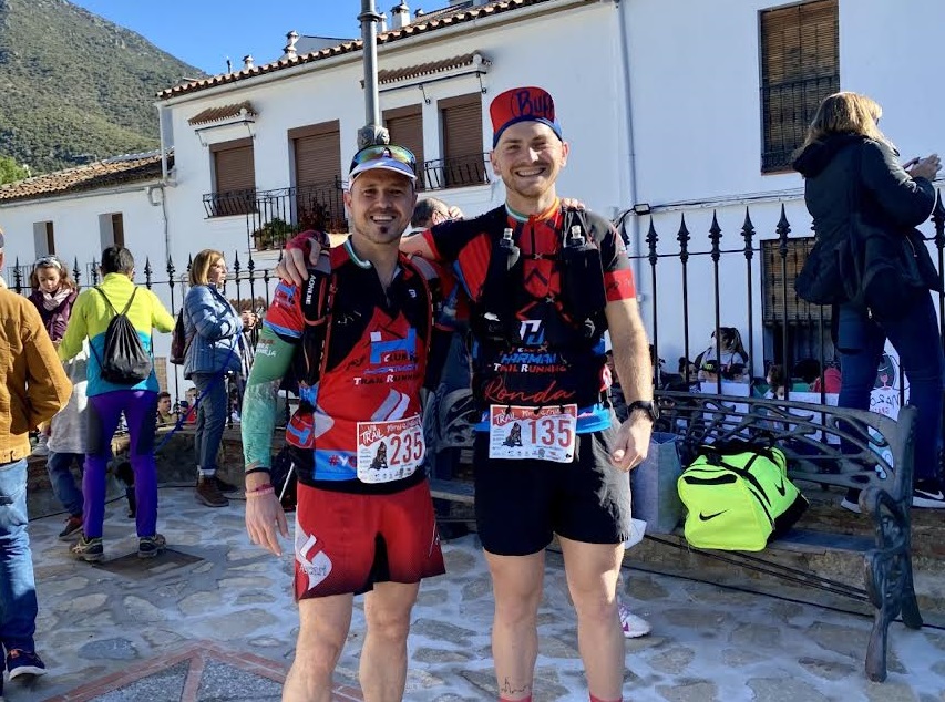 Dos de los corredores rondeños en una de las competiciones.