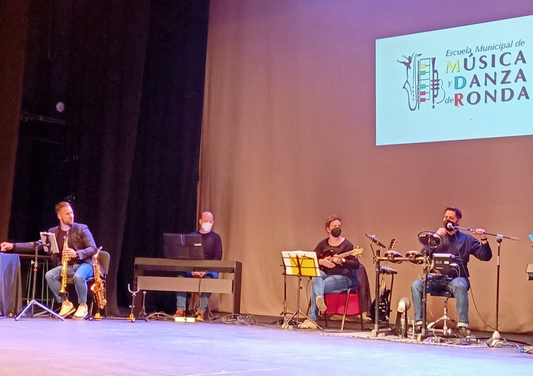 Una de las actividades se ha celebrado esta mañana en el Teatro Municipal Vicente Espinel.