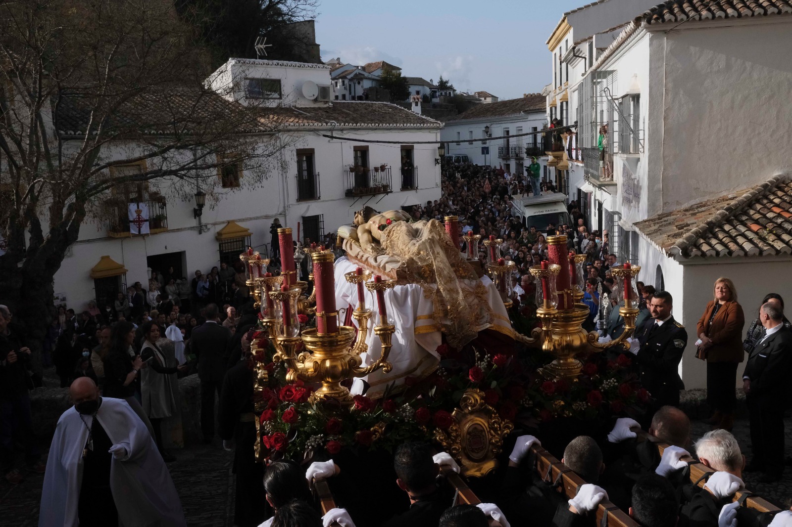 Numeroso público presenció la salida del Santo Entierro desde el Espíritu Santo,