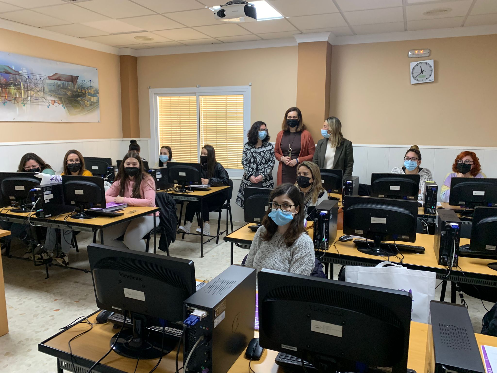 Ponen pone en marcha una amplia oferta formativa para la búsqueda de trabajo para las mujeres desempleadas