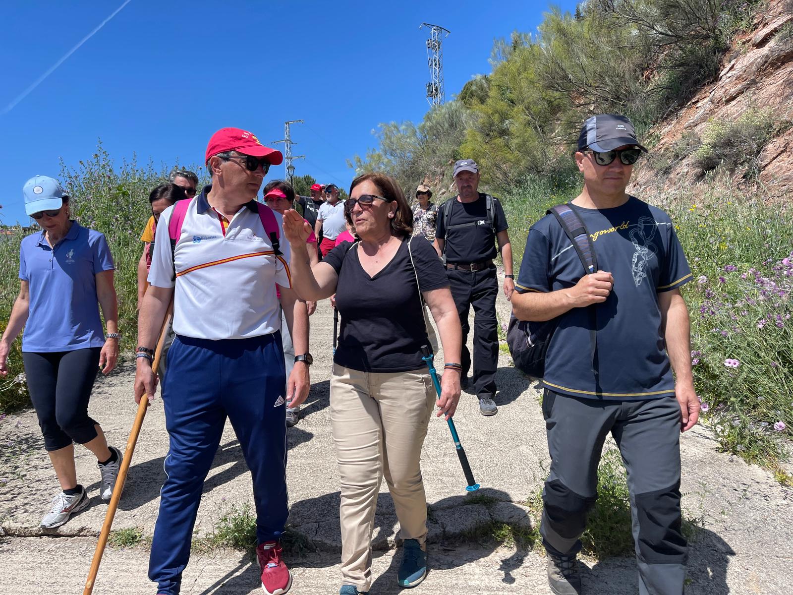 El presidente durante el recorrido con alcaldes de los municipios de la ruta.
