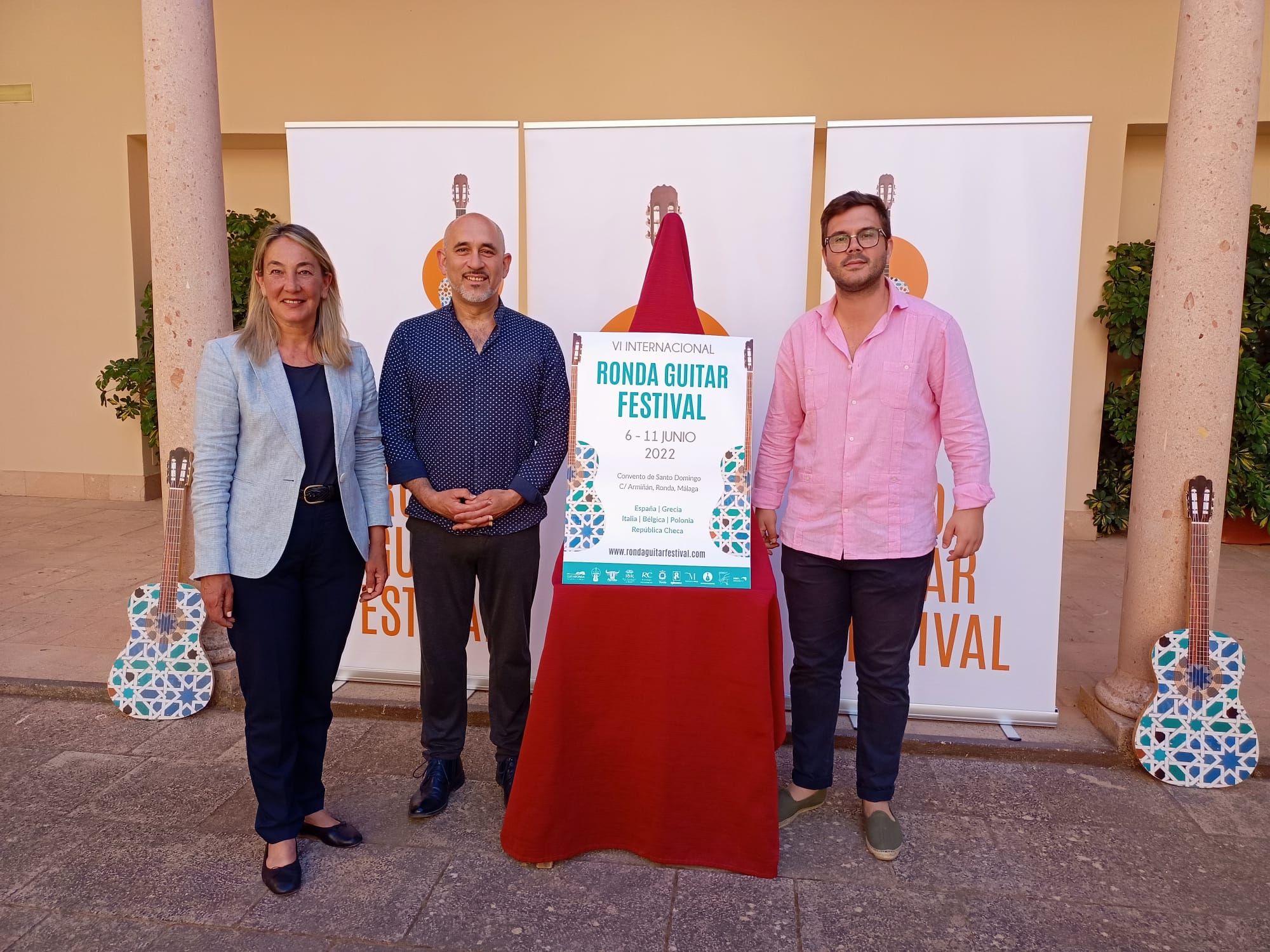 Los concejales de Turismo y Cultura junto al organizador del Festival de Guitarra de Ronda.