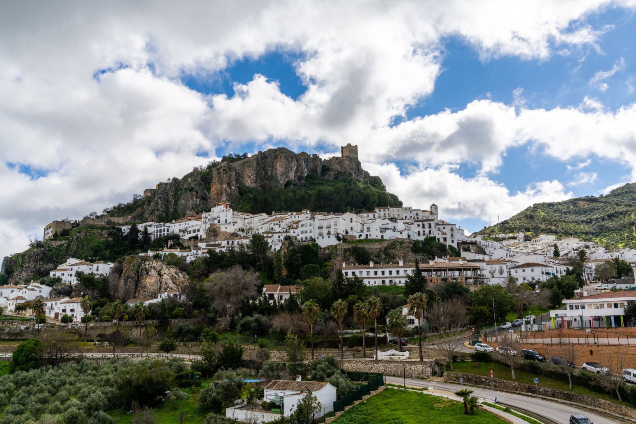 Zahara de la Sierra tiene numerosos encantos turísticos y una gran gastronomía.