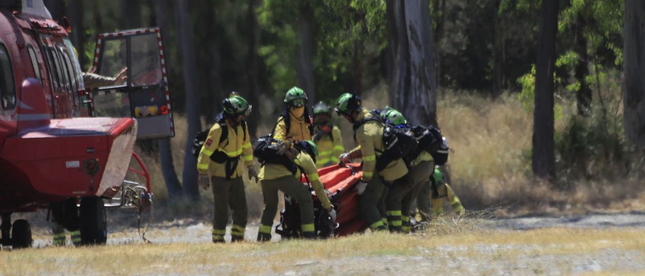 Los bomberos forestales están replegando parte de los efectivos.