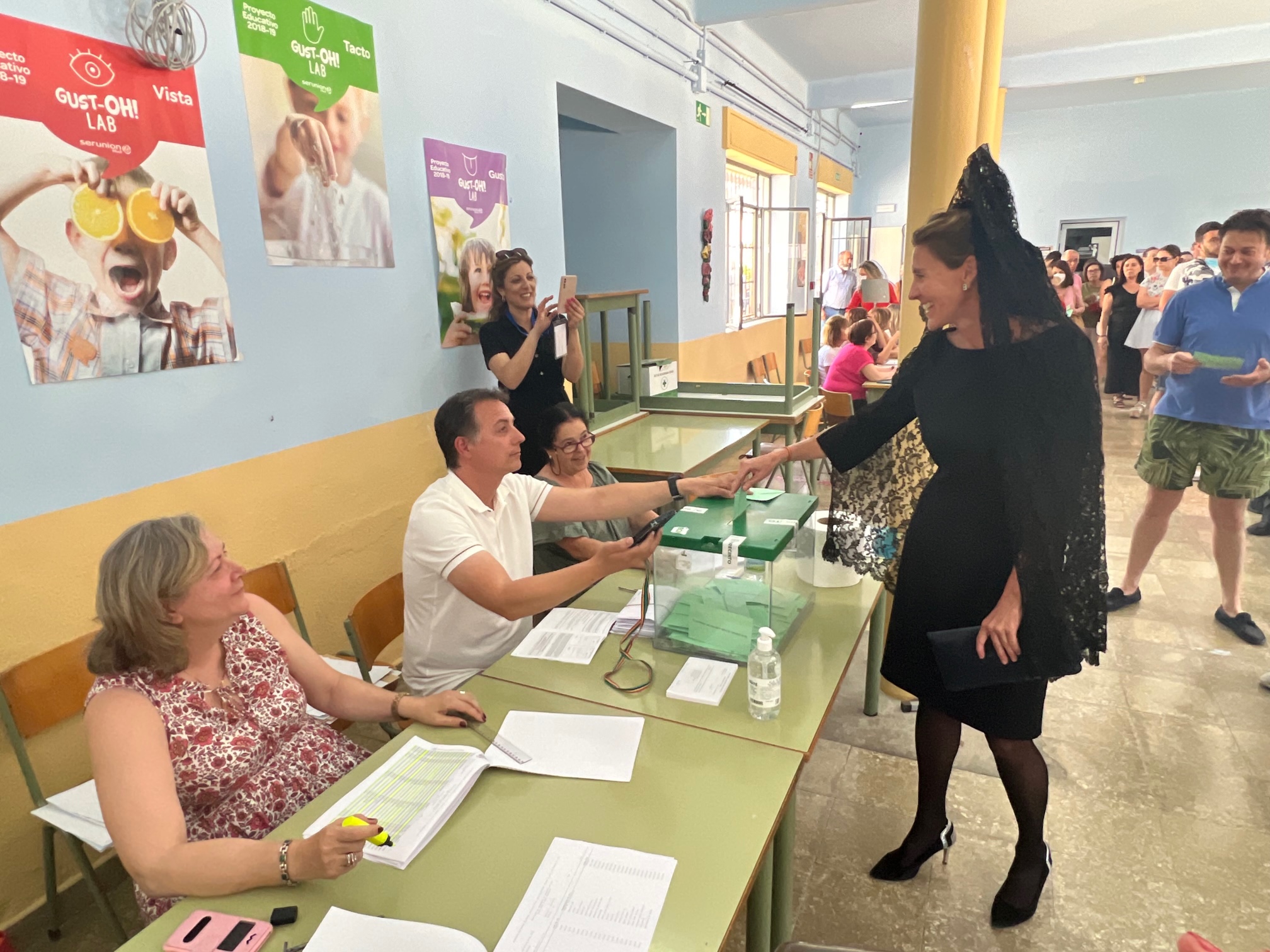 La jornada de las Elecciones Andaluzas se desarrolla sin incidentes y con un aumento de votantes