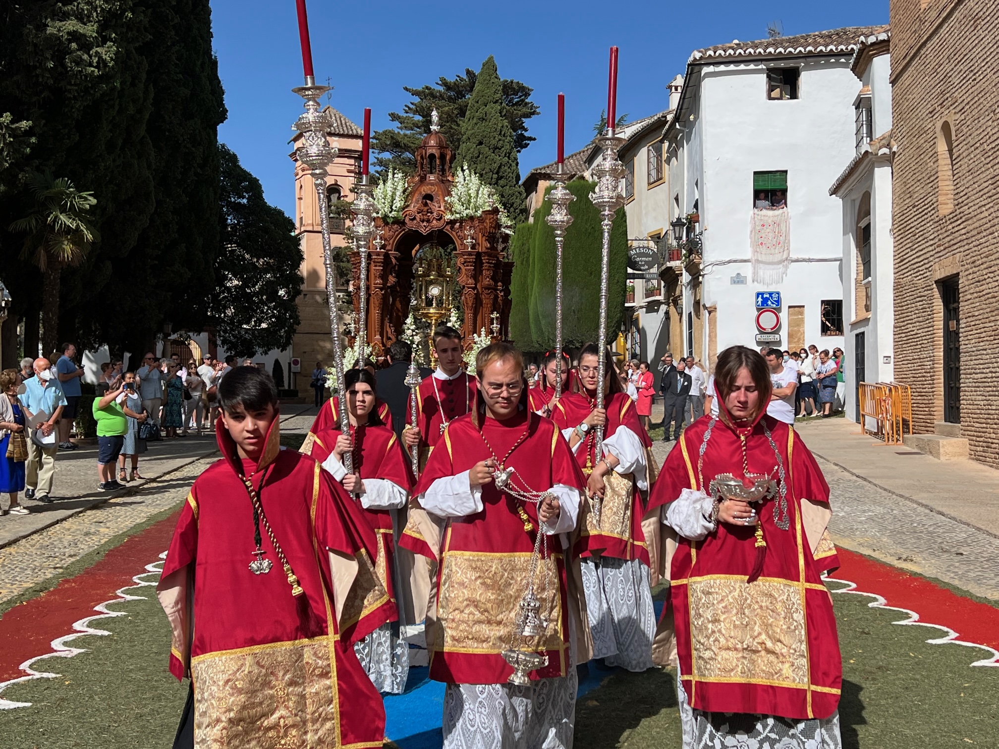 La procesión del Corpus Christi llena de luz las calles de Ronda