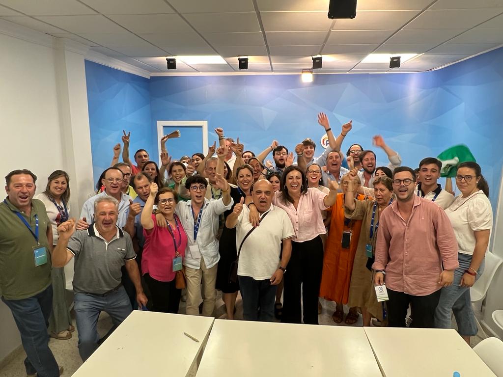 Los populares rondeños han celebrado con gran entusiasmo su triunfo en las urnas.
