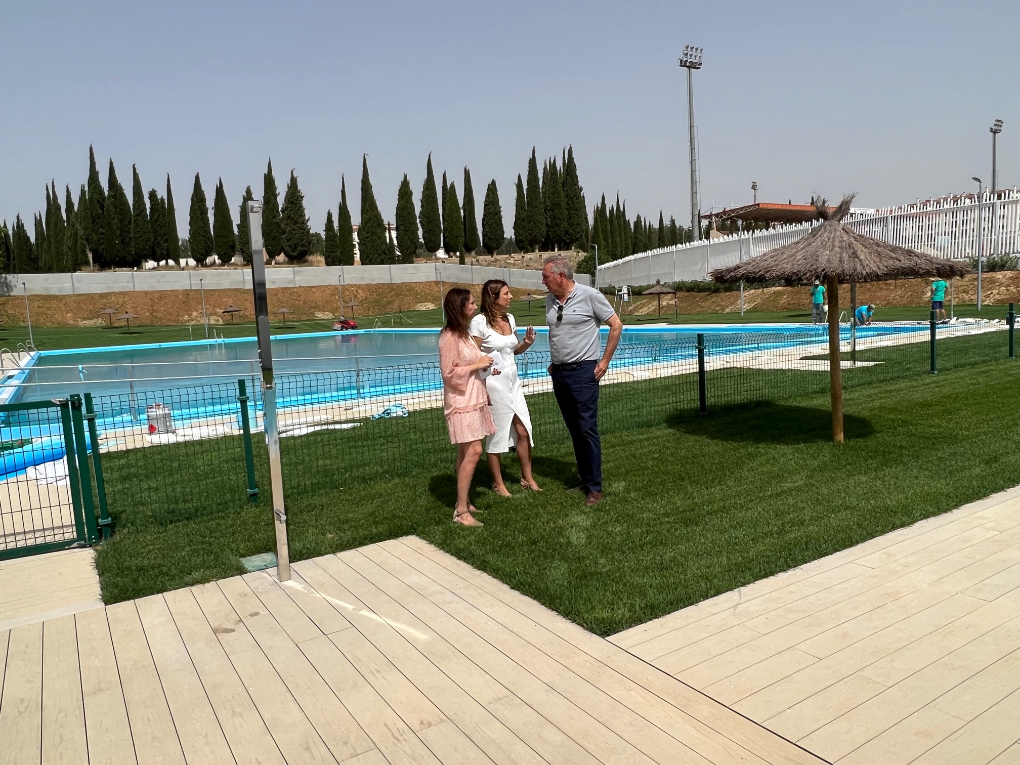 La alcaldesa junto con los concejales de Deportes y Obras han visitado las instalaciones.