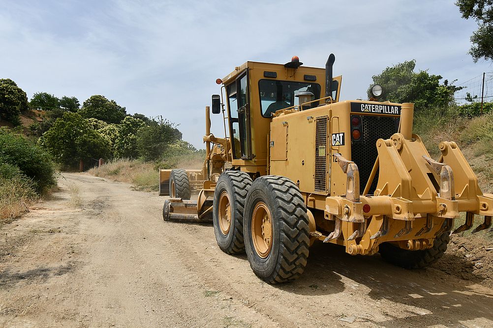 Las máquinas ya están trabajando en los caminos.
