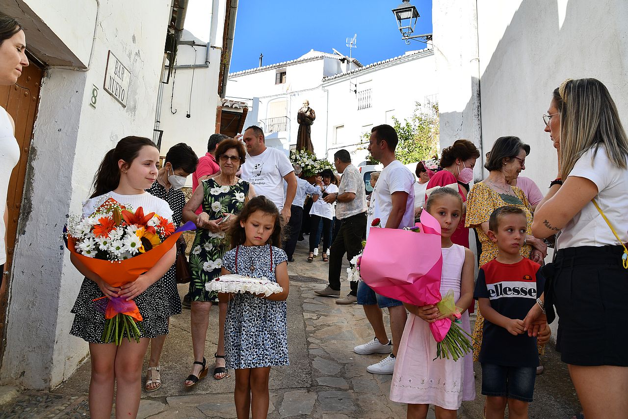 Los vecinos acompañaron a Fray Leopoldo por las calles de Alpandeire.