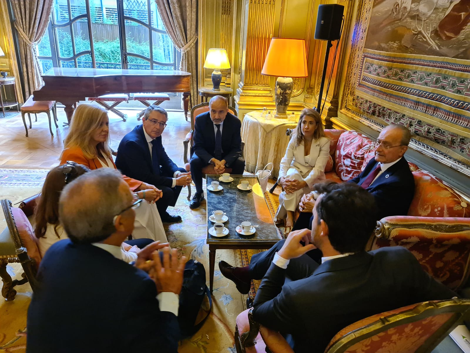 Una de las reuniones en las que ha participado el presidente de la Diputación de Málaga.